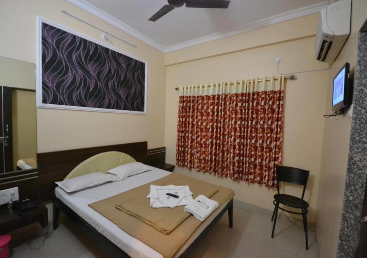 Hotel Yogiraj Ширди Экстерьер фото